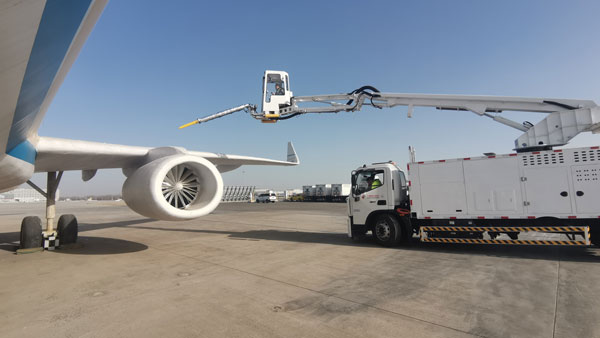 机场除霜车吊舱智能避障系统(图1)